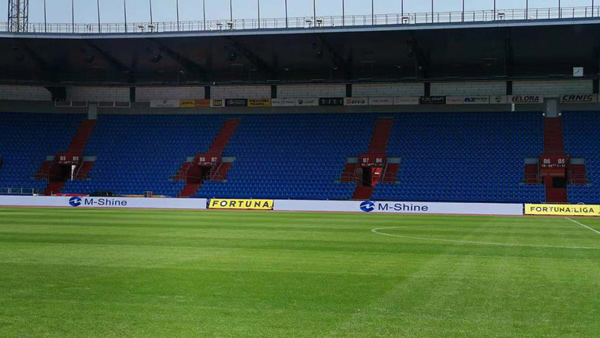 P8户外体育场LED显示屏，捷克共和国